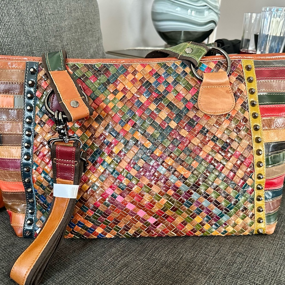 American leather jumbo size woven tote new tag comes with House Harlow earrrings